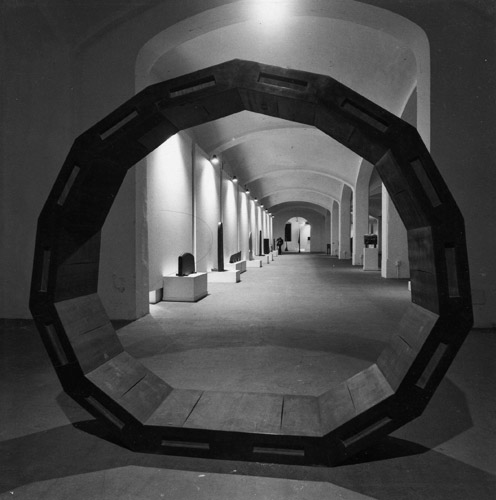 Exposición (CCC) Centro de Cultura Contemporánea, Barcelona, 1989 (Foto: Toni Vidal)<br>© Kan Masuda
